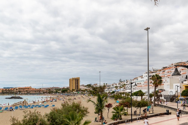 La playa y el paseo marítimo