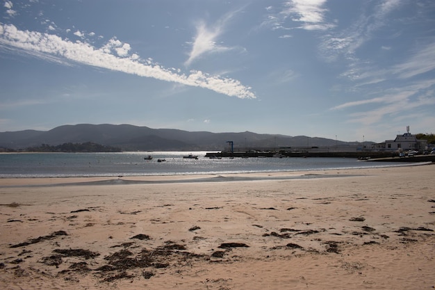 La playa de Playa América tiene una longitud de casi tres kilómetros de arena fina