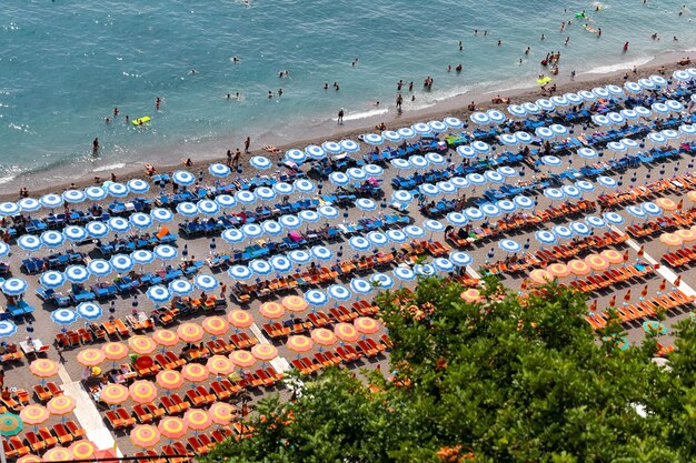 Playa de Positano en la costa de Amalfi Nápoles Italia