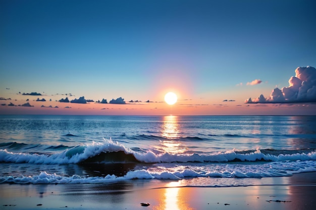 Una playa con una puesta de sol y la puesta de sol sobre el agua.