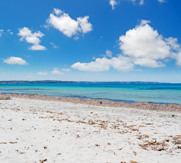 Playa putzu idu en un día nublado