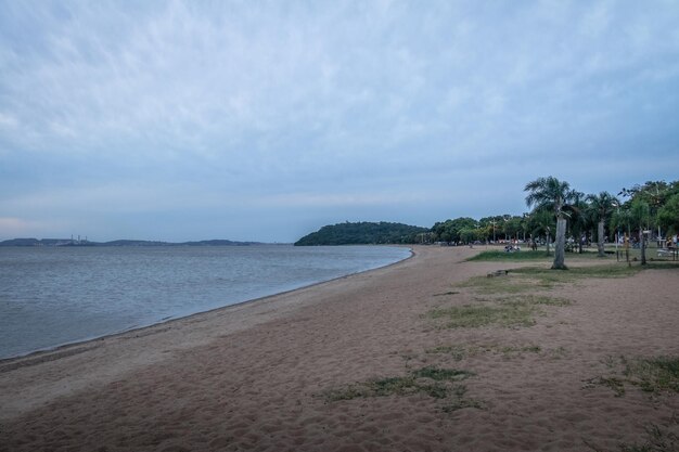 Foto la playa del río guaiba en ipanema porto alegre río grande do sul brasil