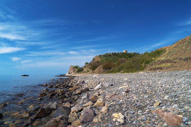 Una playa rocosa del Mar Negro. Choban-Kule. Crimea.