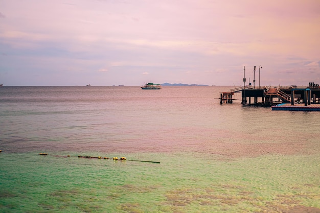 Playa de Sangwan en la isla de Larn Koh Larn Hermosa del mar en Chonburi Tailandia