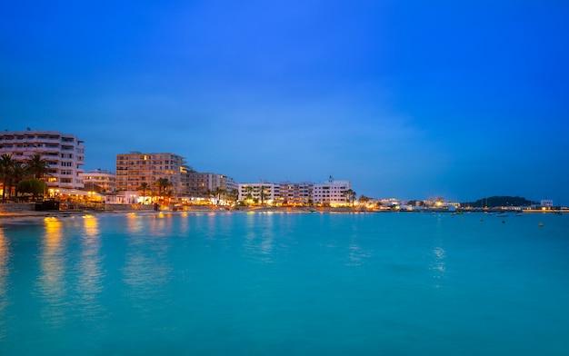 Playa de Santa Eulalia de Ibiza en Baleares