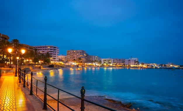 Playa de Santa Eulalia de Ibiza en Baleares