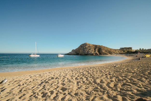 Foto playa santa maría en baja california sur dos botes en el fondo copy space