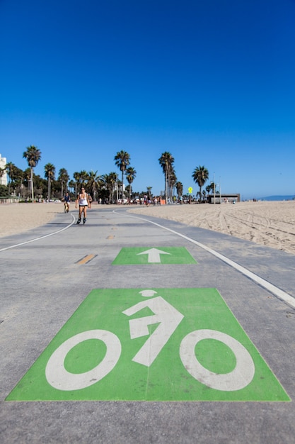 Playa de Santa Mónica - Los Ángeles. Un carril bici para personas activas