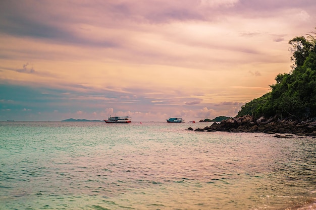 Playa de Thong Lang en la isla de Larn Koh Larn Hermoso mar en Chonburi Tailandia