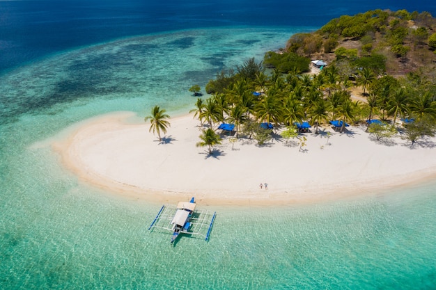 Playa tropical en Coron, Filipinas