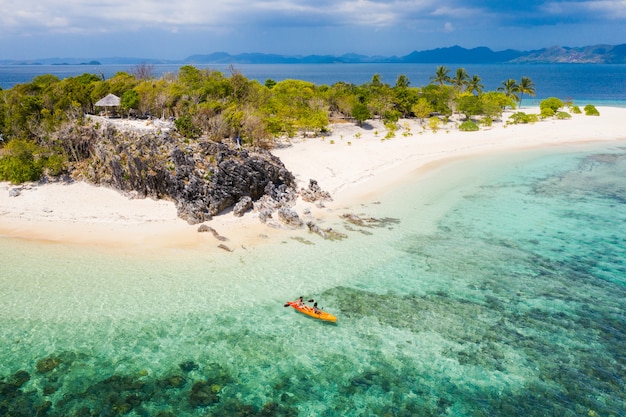 Playa tropical en Coron, Filipinas