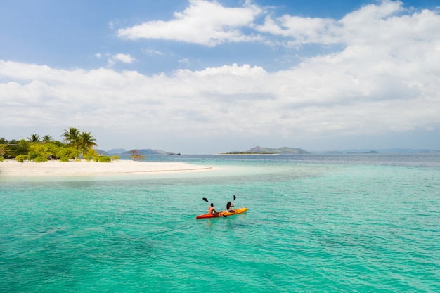 Playa tropical en Coron, Filipinas