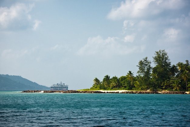 Playa tropical en la isla de Mahe, Seychelles