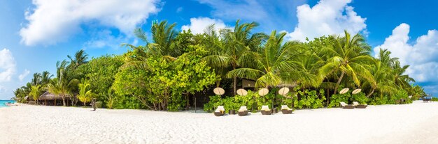 Foto playa tropical en la isla de maldivas