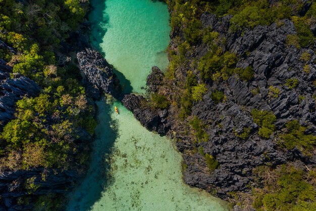 Playa tropical en El Nido, Palawan, Filipinas