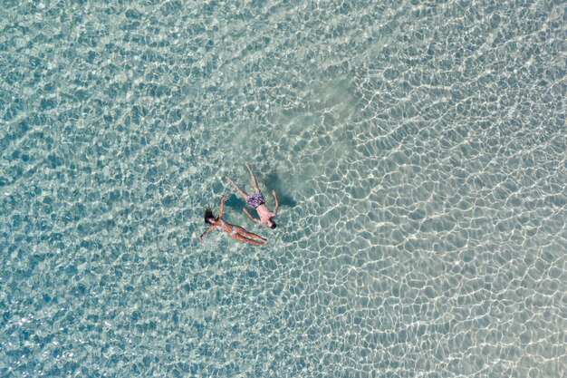 Playa tropical en El Nido, Palawan, Filipinas