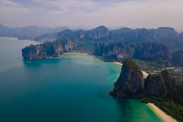 La playa tropical de Railay Krabi