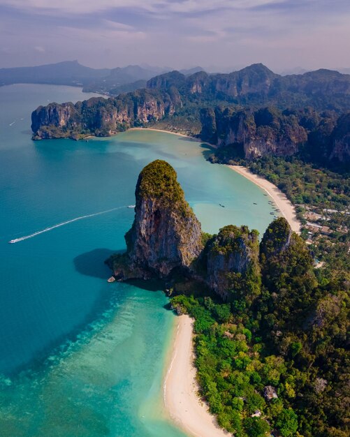 La playa tropical de Railay Krabi