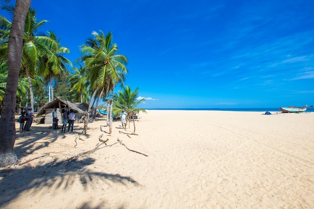 Playa tropical en Sri Lanka