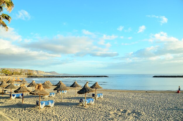 Foto playa tropical vacía en las islas canarias