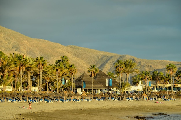 Playa tropical vacía en las Islas Canarias