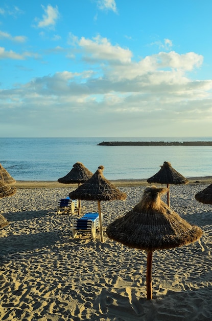 Foto playa tropical vacía en las islas canarias