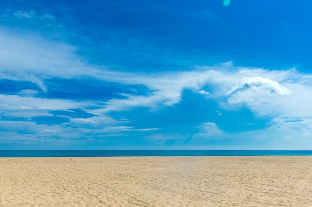 Playa tropical virgen en Sri Lanka