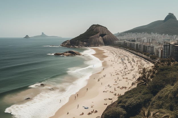 Una playa con vista a río de janeiro al fondo.