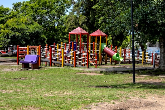 Playground em Buenos Aires Argentina sem pessoas em dia ensolarado