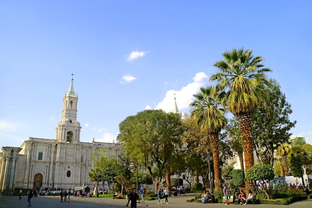 Plaza de Armas con el campanario de la Catedral de Arequipa, Ciudad Vieja de Arequipa, Perú