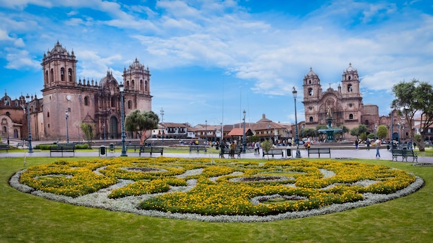 la plaza de armas de cusco