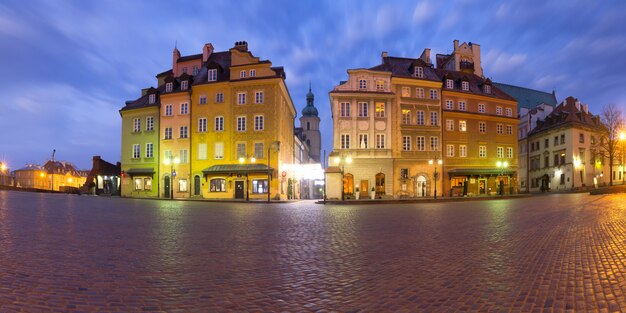 Plaza del castillo por la mañana, Varsovia, Polonia.