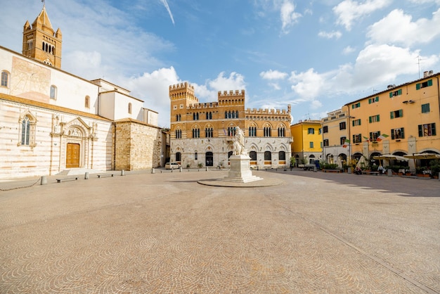 Plaza central en la ciudad de grosseto en italia