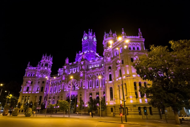 Plaza de Cibeles con Palacio de Comunicaciones, Madrid, España.