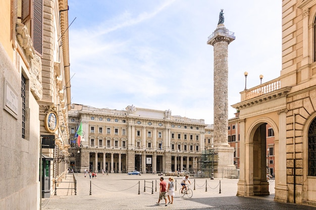 Plaza Colonna en la ciudad de Roma