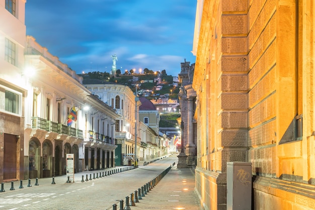 Plaza Grande en el casco antiguo de Quito Ecuador por la noche