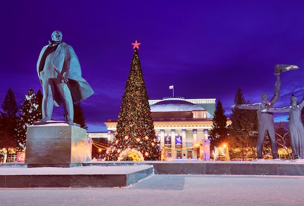 Plaza de Lenin en una noche de invierno