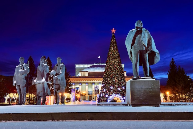 Plaza de Lenin en una noche de invierno