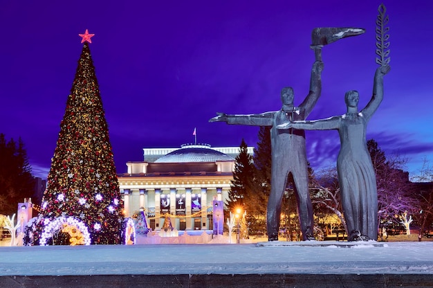 Plaza de Lenin en una noche de invierno