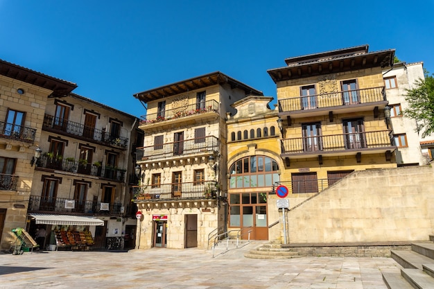 La plaza del pueblo del municipio de Lezo, el pequeño pueblo costero de la provincia de Gipuzkoa, País Vasco