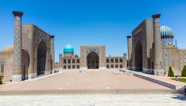 Plaza de Registán en Samarcanda Uzbekistán