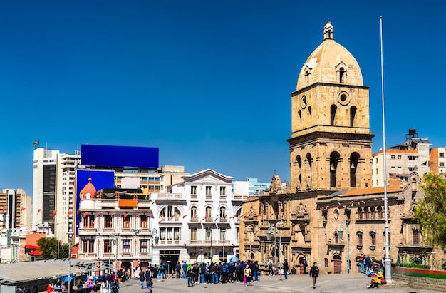 Plaza San Francisco, uma grande praça urbana em La Paz, Bolívia