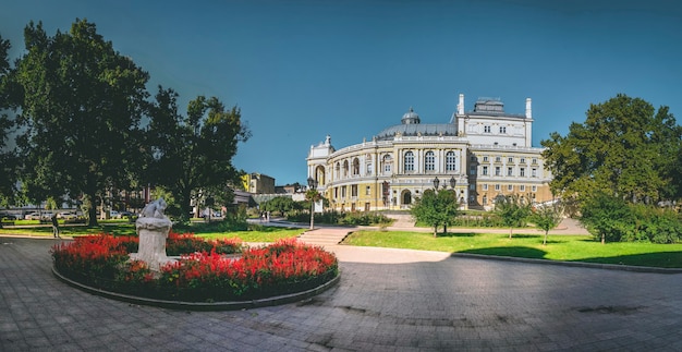 Plaza del teatro en Odessa, Ucrania