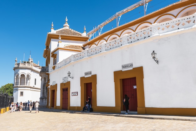 Foto plaza de toros de la real maestranza de sevilla, plaza de toros de sevilla, en españa españa.