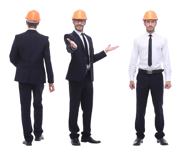 En pleno crecimiento un arquitecto titulado con casco naranja