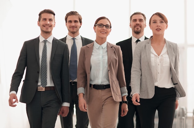 En pleno crecimientoun grupo de exitosos empresarios el concepto de trabajo en equipo