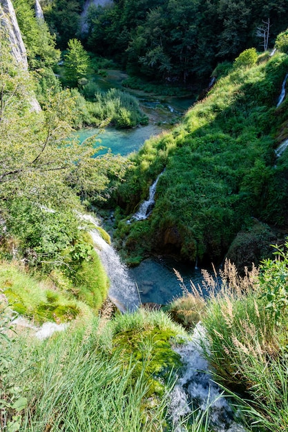 Plitvicer Seen in Kroatien schöne Sommerlandschaft mit Wasserfällen