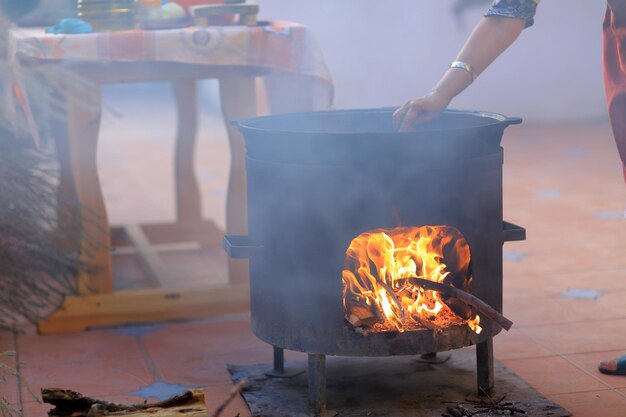 Plov preparação na fumaça