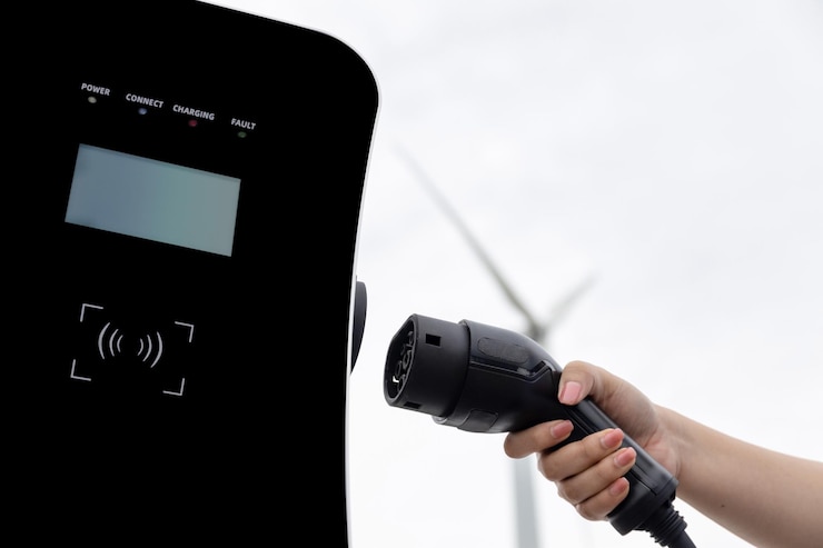 Foto plugue conector de inserção manual para ev com cenário natural progressivo e turbina eólica