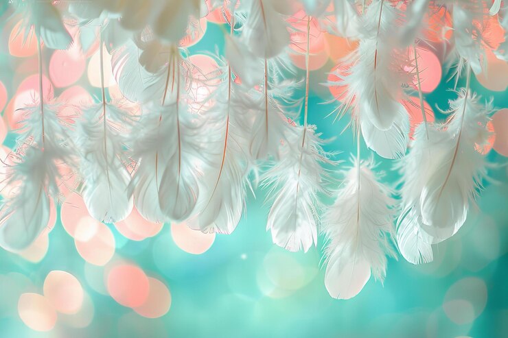 Las plumas blancas colgando en el aire de un primer plano de un fondo turquesa y rosa bokeh en un soñador y